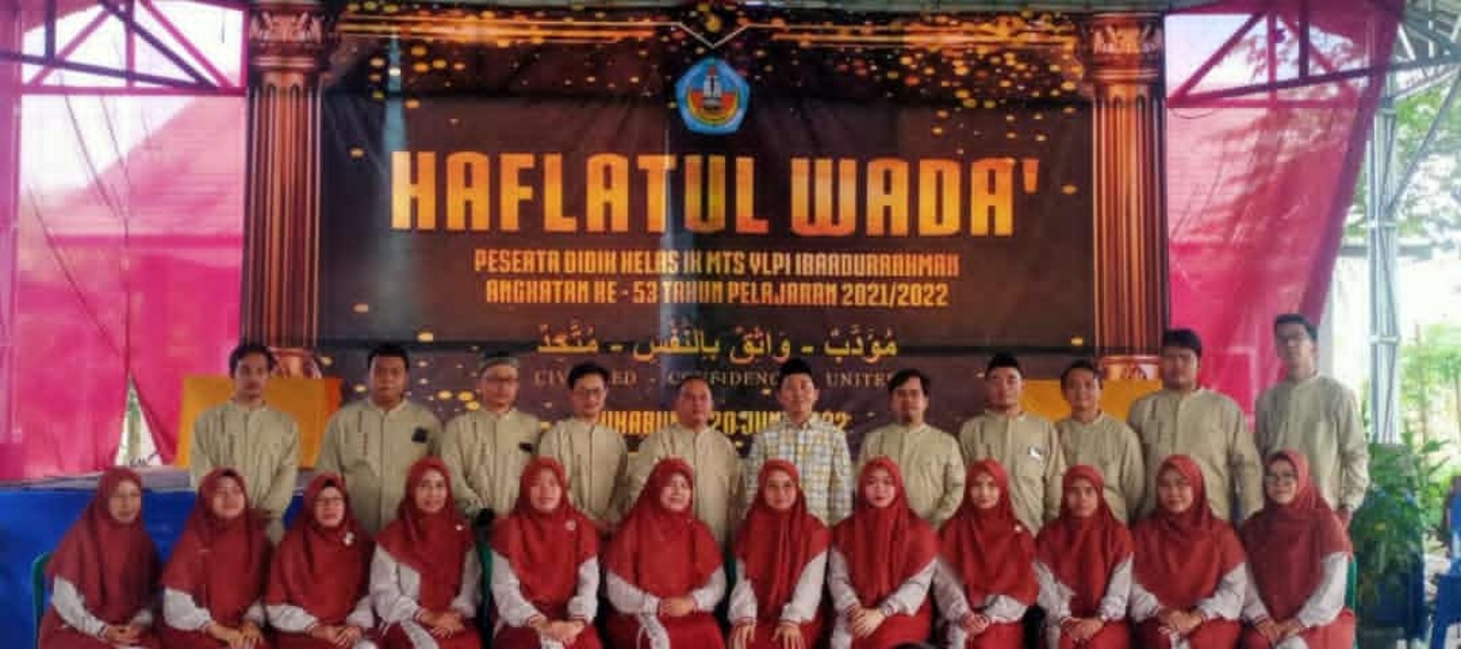 Foto bersama guru MTs YLPI Ibaadurrahman 